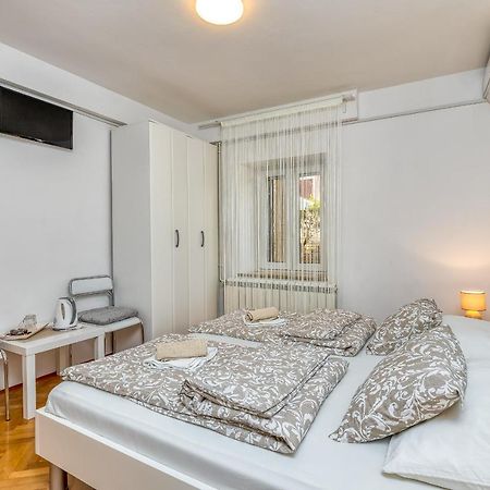 Matea Rooms Funtana Ngoại thất bức ảnh