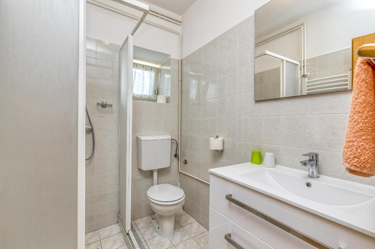 Matea Rooms Funtana Ngoại thất bức ảnh