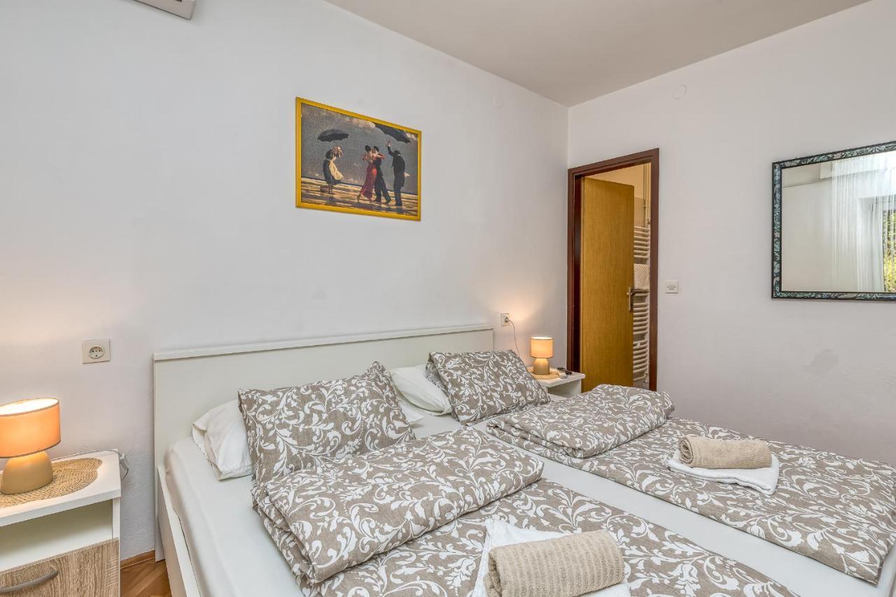 Matea Rooms Funtana Ngoại thất bức ảnh