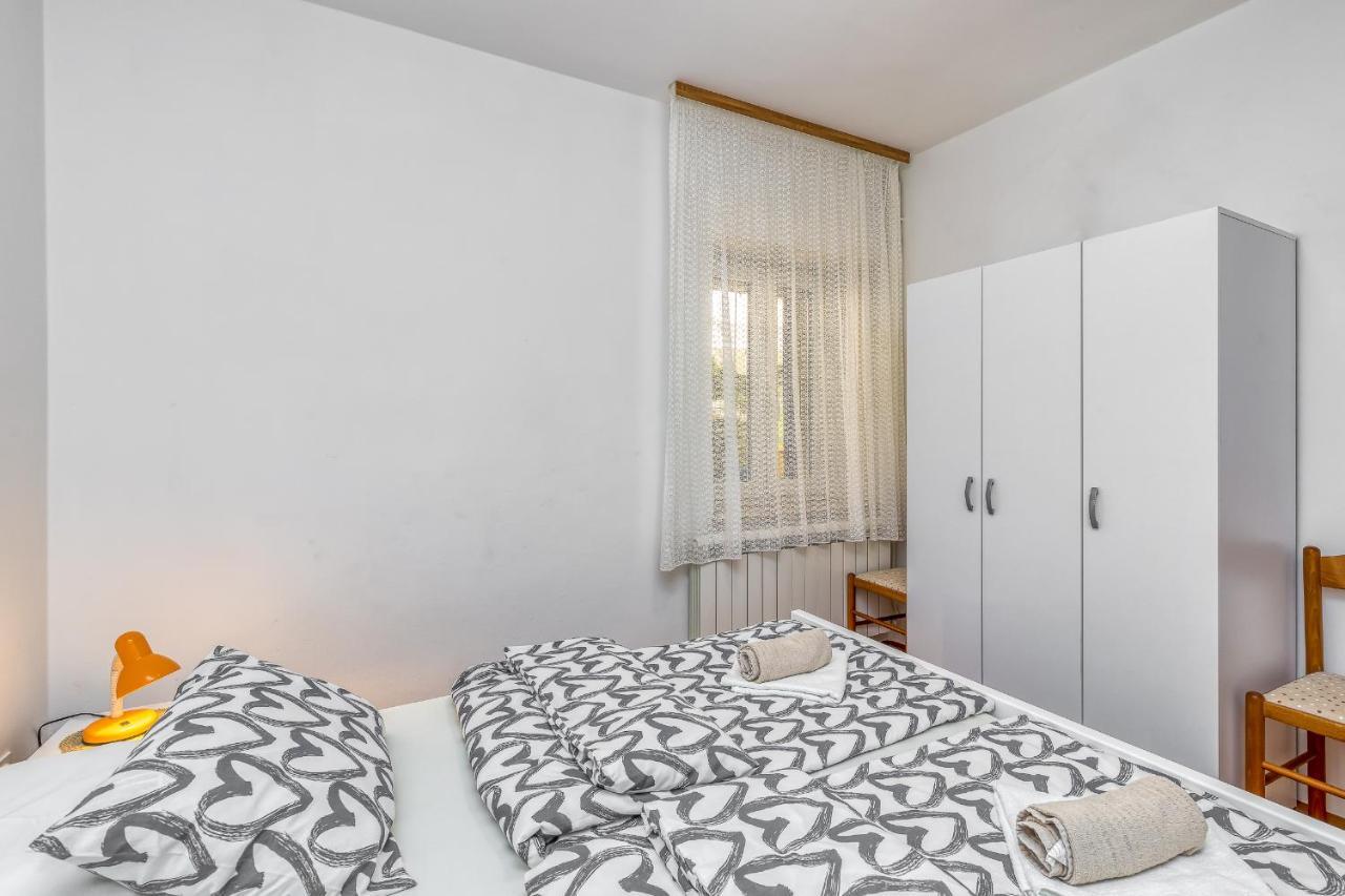 Matea Rooms Funtana Ngoại thất bức ảnh